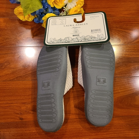 Laura Ashley Memory Foam Slippers Size XLarge (Size 9.5 to 10.5) - Picture 3 of 7